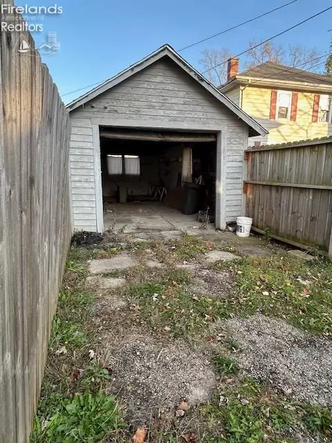 317 Dale Ave, Willard, OH 44890 photo 17