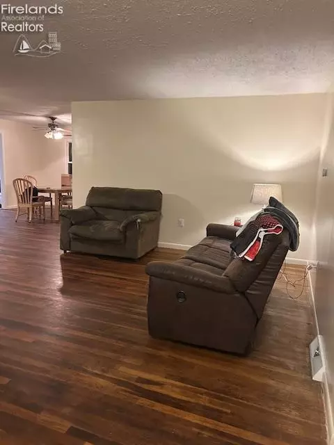 Living - 3876 Townsend Angling Rd, Collins, OH 44826 photo 2 of 2