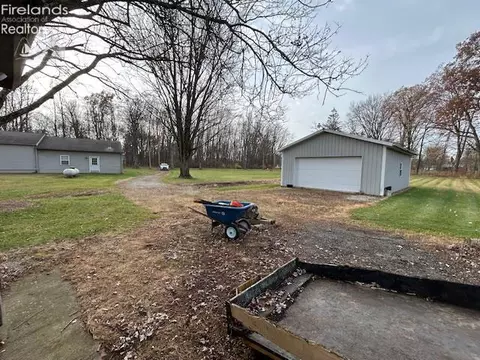Exterior - 3876 Townsend Angling Rd, Collins, OH 44826 photo 3 of 8