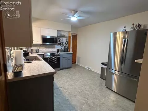 Kitchen - 3876 Townsend Angling Rd, Collins, OH 44826 photo 2 of 2