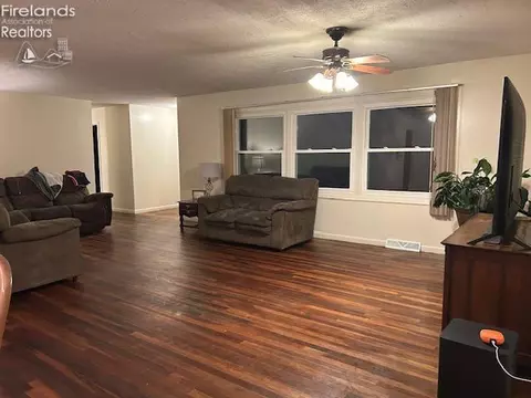 Living - 3876 Townsend Angling Rd, Collins, OH 44826 photo 1 of 2