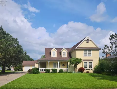 210 S Gordon Dr, Oak Harbor, OH 43449