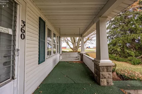 Exterior - 360 S Bridge Rd, Marblehead, OH 43440 photo 2 of 18