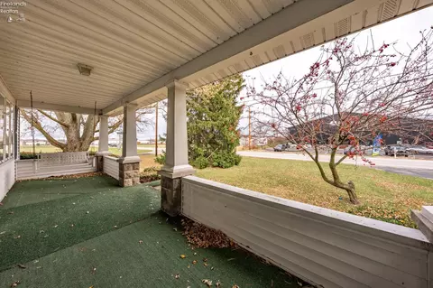 Exterior - 360 S Bridge Rd, Marblehead, OH 43440 photo 3 of 18