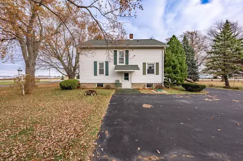Exterior - 360 S Bridge Rd, Marblehead, OH 43440 photo 4 of 18