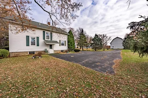 Exterior - 360 S Bridge Rd, Marblehead, OH 43440 photo 5 of 18
