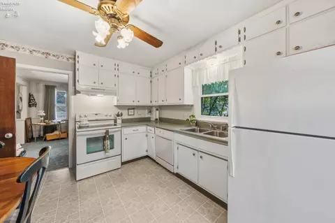 Kitchen - 360 S Bridge Rd, Marblehead, OH 43440 photo 3 of 4