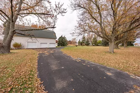 Exterior - 360 S Bridge Rd, Marblehead, OH 43440 photo 10 of 18