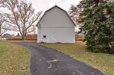 Exterior - 360 S Bridge Rd, Marblehead, OH 43440 photo 11 of 18