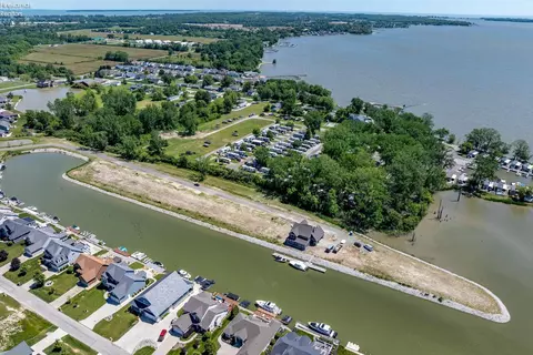 2396 Yacht Club Ln, Marblehead, OH 43440