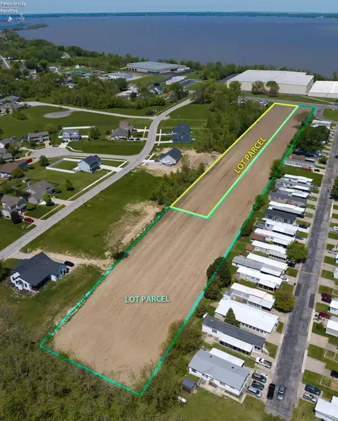 1 Venice Rd, Sandusky, OH 44870