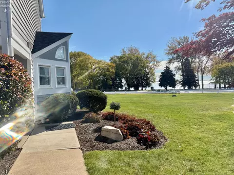 10921 N Bay Point Dr #504, Marblehead, OH 43440