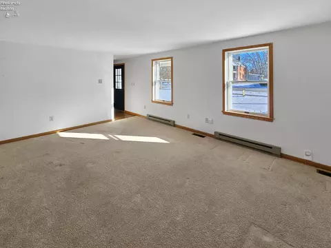 827 W Maple St, Clyde, OH 43410 photo 9