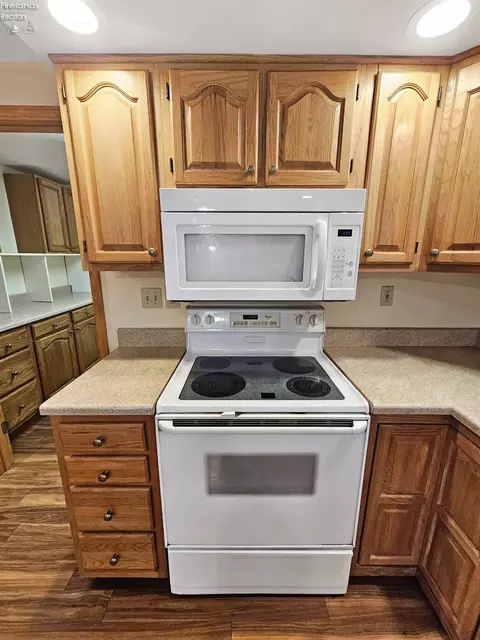 827 W Maple St, Clyde, OH 43410 photo 19