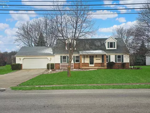 827 W Maple St, Clyde, OH 43410 photo 4