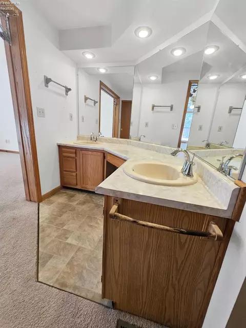 827 W Maple St, Clyde, OH 43410 photo 34