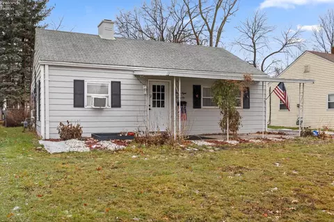3896 Meadow Ln, Lorain, OH 44055