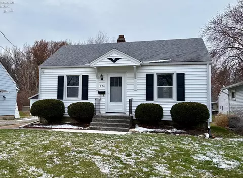 840 S Madison St, Port Clinton, OH 43452