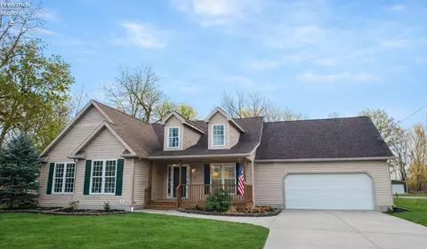 114 W Cherokee Trl, Sandusky, OH 44870