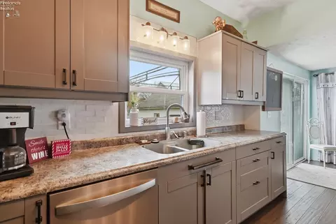 Kitchen - 316 Maplewood St, Willard, OH 44890 photo 3 of 3
