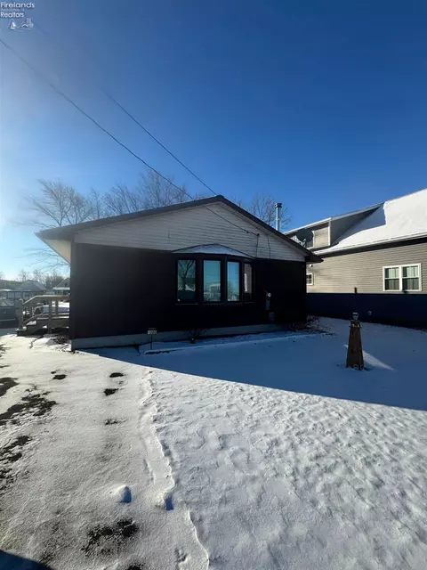 3080 W Elmore Rd, Port Clinton, OH 43452