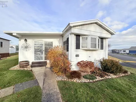 1859 NE Catawba Rd #125, Port Clinton, OH 43452