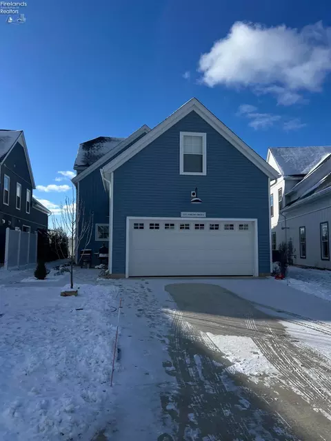 2322 Torino Dr, Port Clinton, OH 43452