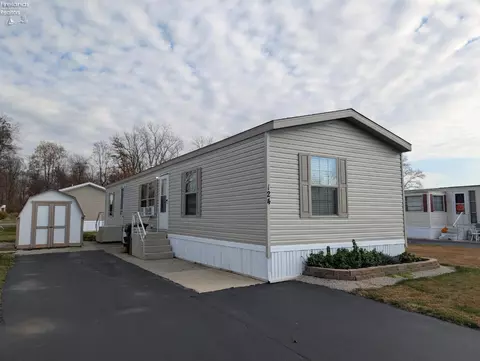 220 Maple Ln #124, Green Springs, OH 44836