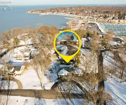4155 E Sunset Dr, Port Clinton, OH 43452