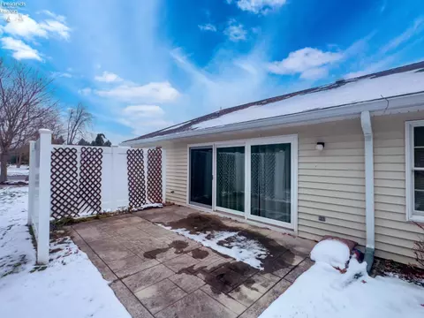1002 Brittany Dr, Huron, OH 44839 photo 4