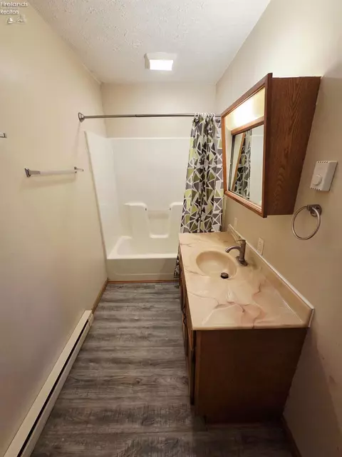Bath - 7717 Mason Rd, Sandusky, OH 44870 photo 1 of 5