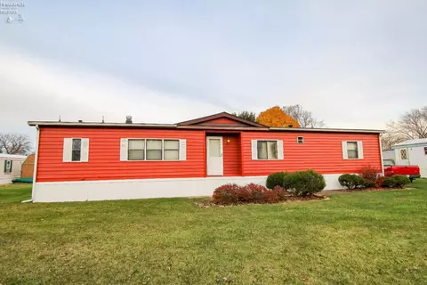 211 Sand Drive Dr, Vermilion, OH 44089