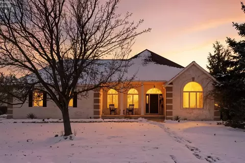 Exterior - 5519 Manhattan Dr, Lorain, OH 44053 photo 2 of 17