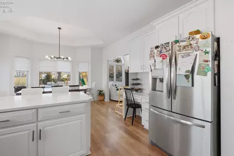 Kitchen - 5519 Manhattan Dr, Lorain, OH 44053 photo 4 of 6
