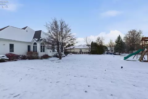 Exterior - 5519 Manhattan Dr, Lorain, OH 44053 photo 13 of 17