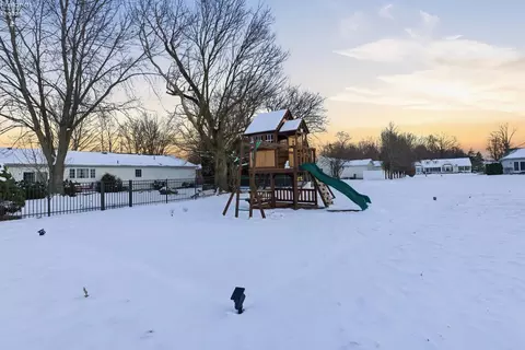 Exterior - 5519 Manhattan Dr, Lorain, OH 44053 photo 11 of 17