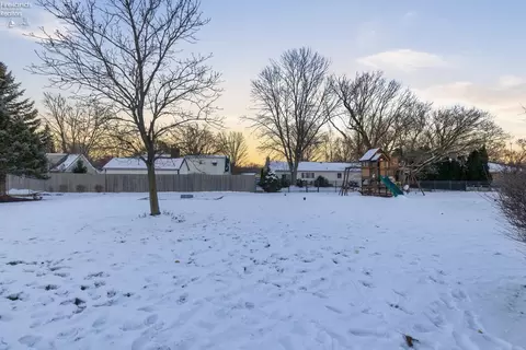 Exterior - 5519 Manhattan Dr, Lorain, OH 44053 photo 8 of 17