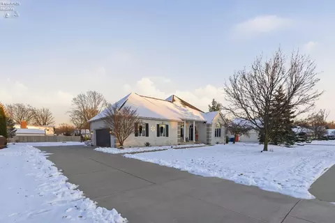 Exterior - 5519 Manhattan Dr, Lorain, OH 44053 photo 15 of 17