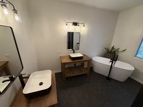 Bath - 5519 Manhattan Dr, Lorain, OH 44053 photo 5 of 5