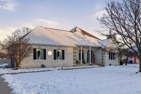Exterior - 5519 Manhattan Dr, Lorain, OH 44053 photo 16 of 17
