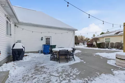 Exterior - 5519 Manhattan Dr, Lorain, OH 44053 photo 4 of 17