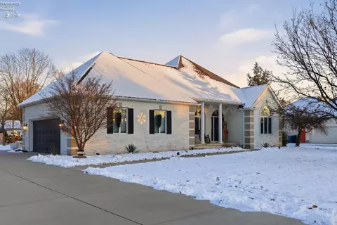 Exterior - 5519 Manhattan Dr, Lorain, OH 44053 photo 14 of 17