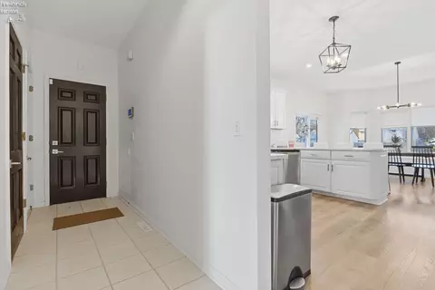 Entry Way - 5519 Manhattan Dr, Lorain, OH 44053 photo 3 of 3
