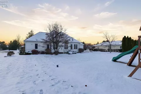 Exterior - 5519 Manhattan Dr, Lorain, OH 44053 photo 12 of 17