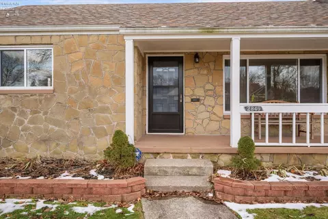 2849 Castleton, Toledo, OH 43613 photo 4