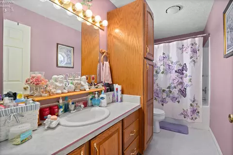 Bath - 1201 Monroe Rd, Wakeman, OH 44889 photo 1 of 2