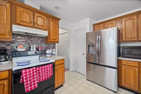 Kitchen - 1201 Monroe Rd, Wakeman, OH 44889 photo 2 of 4