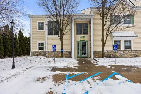 5537 Beavercrest Dr #102, Lorain, OH 44053