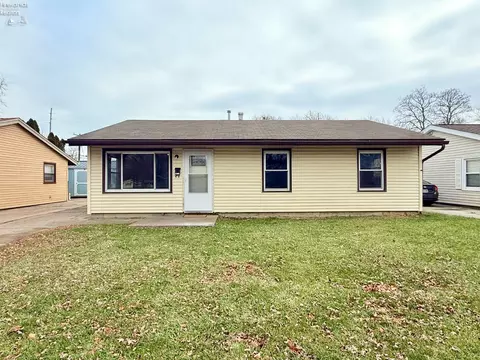 1306 E Larchmont St, Sandusky, OH 44870