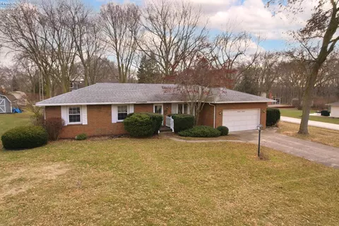 3617 N Karwood Dr, Port Clinton, OH 43452